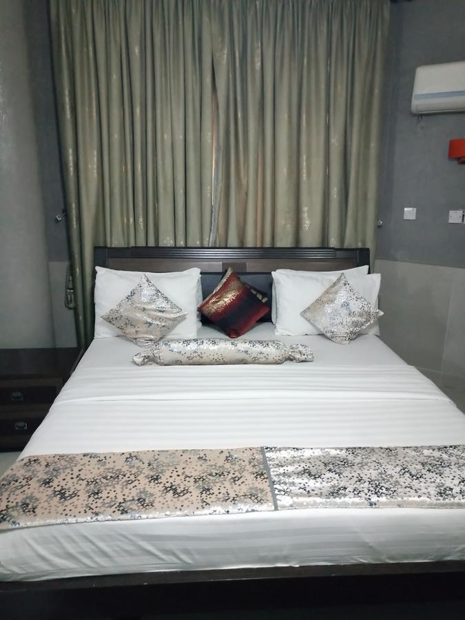Crocodile Hotels And Restaurant Limited Kaduna Exteriör bild